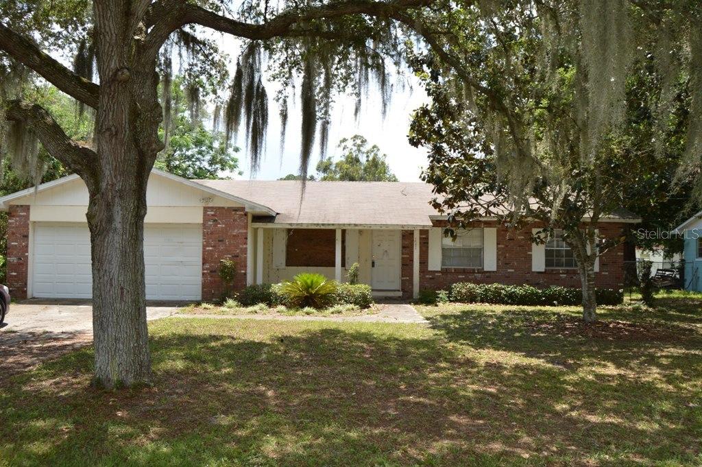 15804 Susanne Dr., Tavares, FL 32778