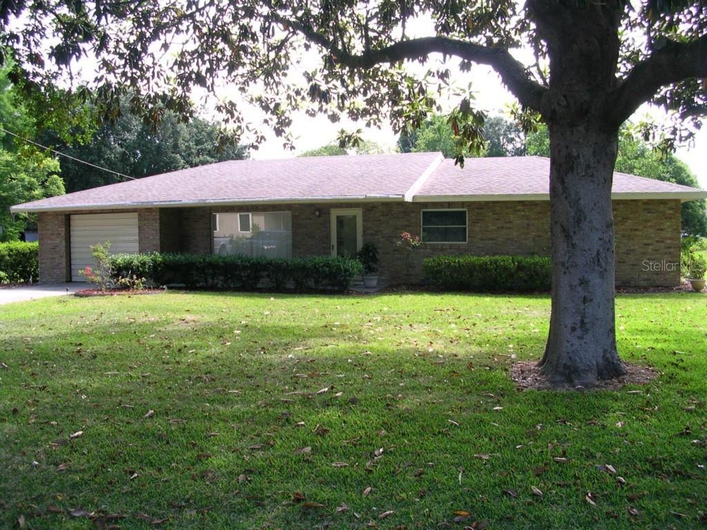 27814 Lisa Dr., Tavares, FL 32778