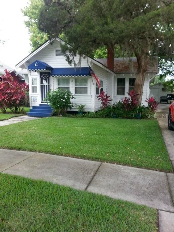 311 N Barrow Ave., Tavares, FL 32778