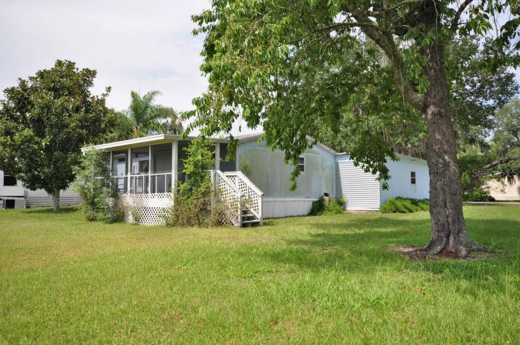 31522 Gladys Ln., Tavares, FL 32778