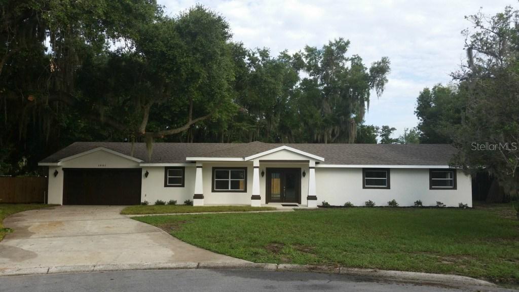 1001 Michelle Ct., Tavares, FL 32778