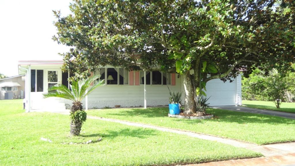 1249 Belmont Cir., Tavares, FL 32778