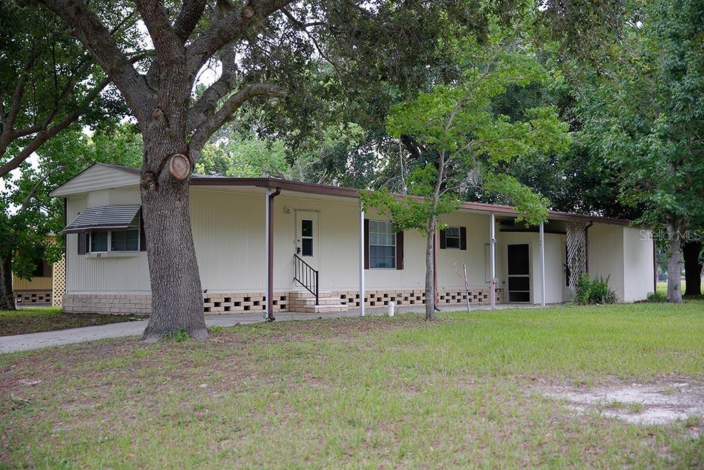 13 Cayman Cir., Umatilla, FL 32784