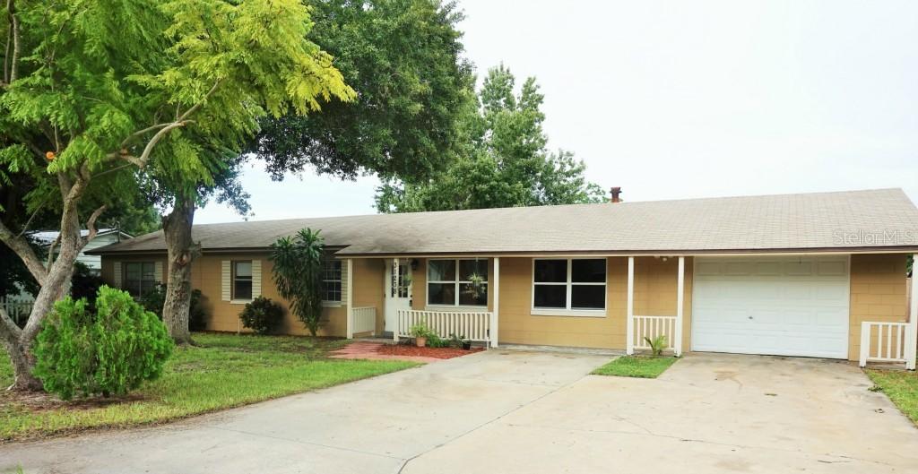 31238 Saunders Cir., Tavares, FL 32778