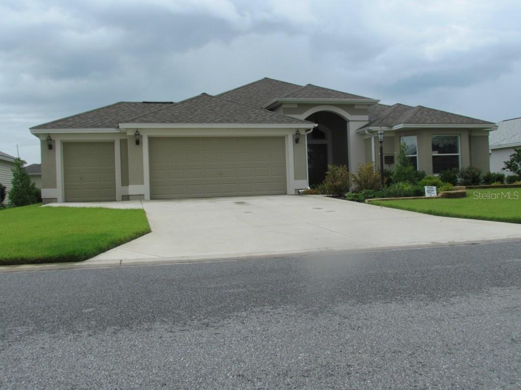 2084 Useppa Oaks Ln., The Villages, FL 32163
