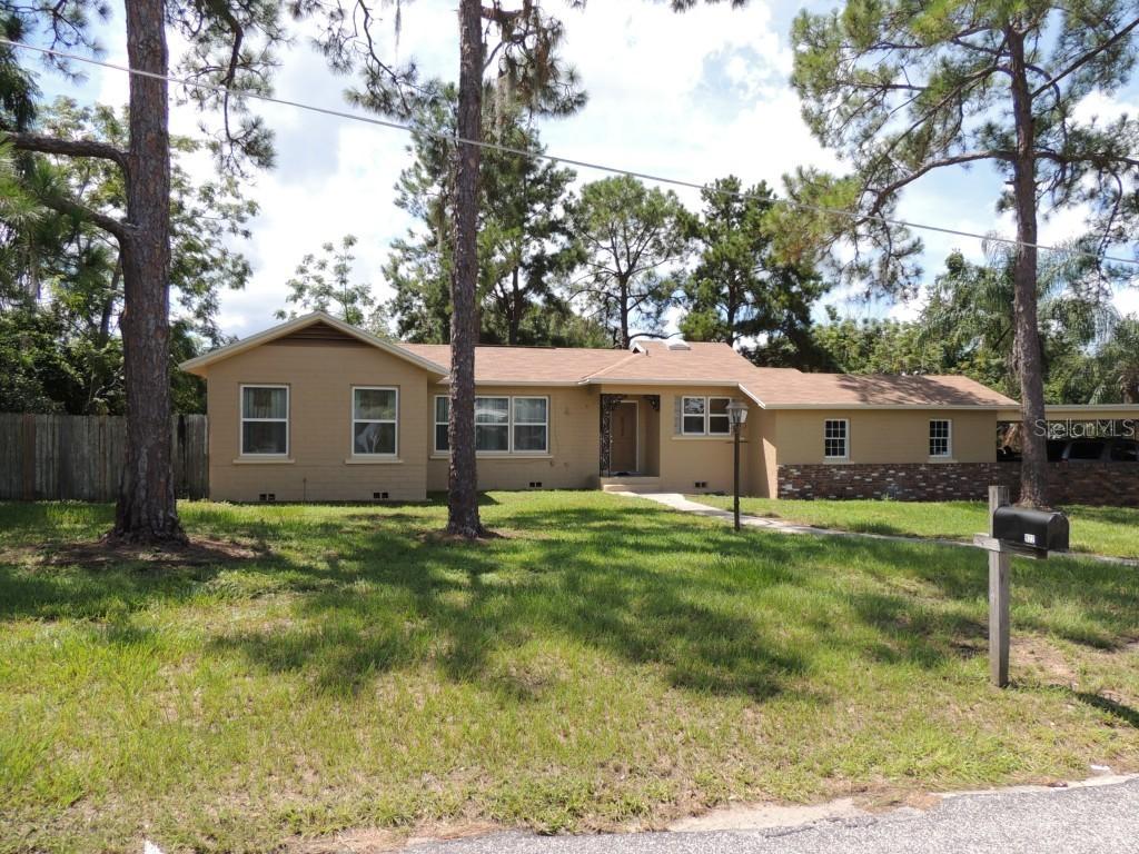 922 E Caroline St., Tavares, FL 32778