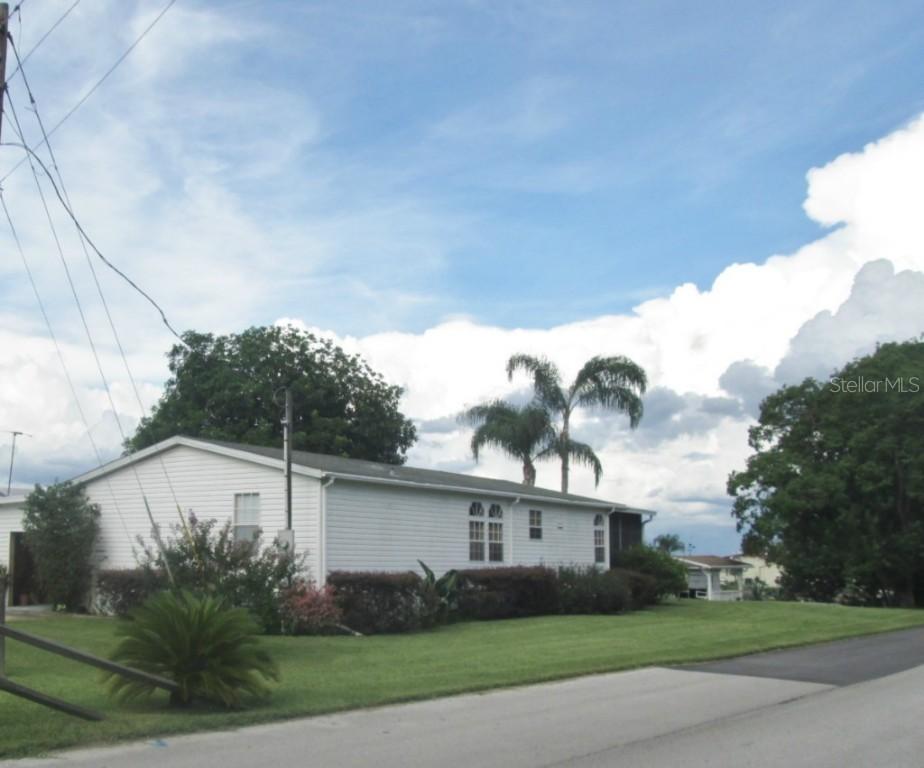 30004 Wausaukee Dr., Tavares, FL 32778