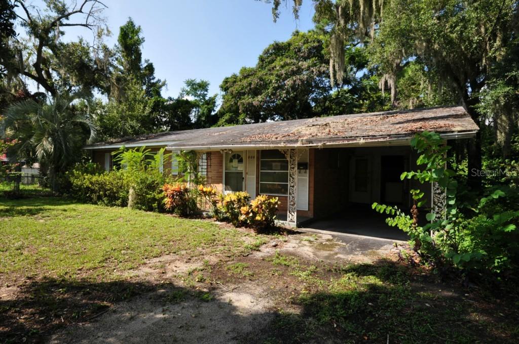 806 Carol Ct., Tavares, FL 32778