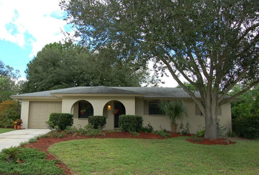 2703 Lakewood Ln., Eustis, FL 32726