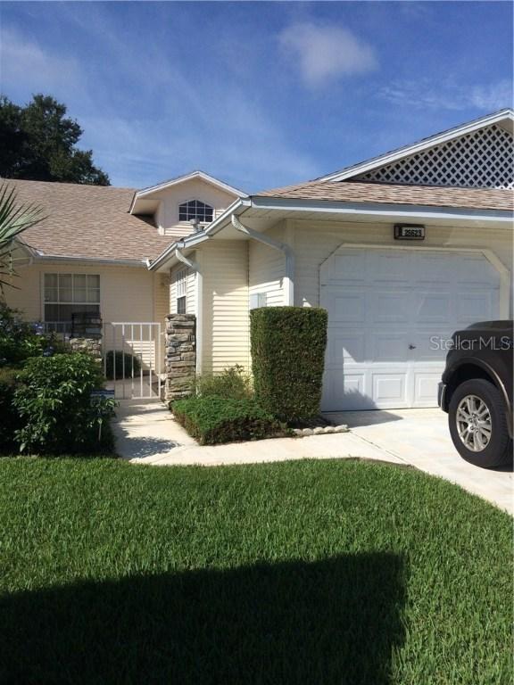 26625 Racquet Cir., Leesburg, FL 34748