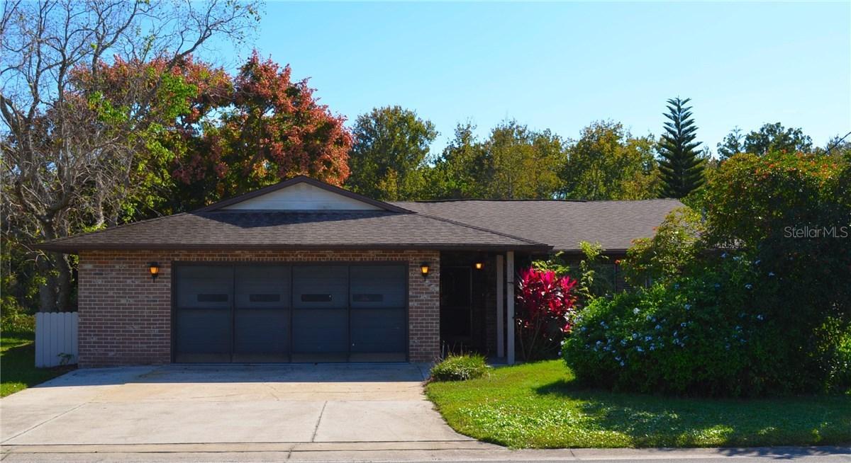 13326 Country Club Dr., Tavares, FL 32778