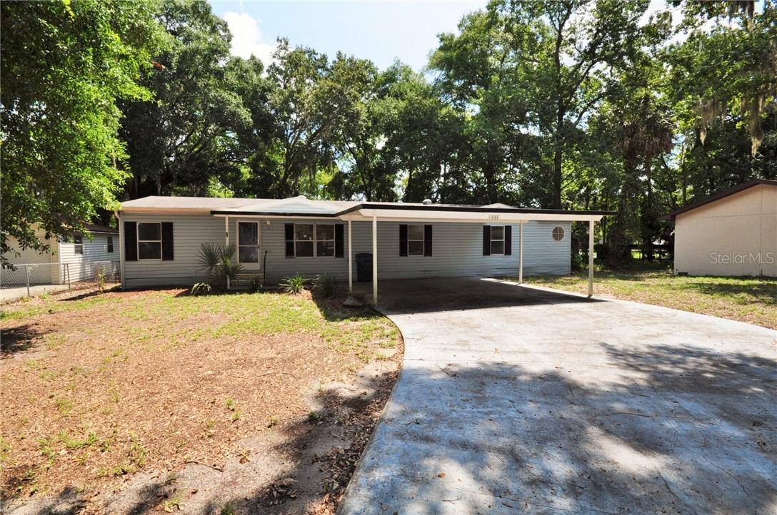 1060 Forest Dr., Tavares, FL 32778