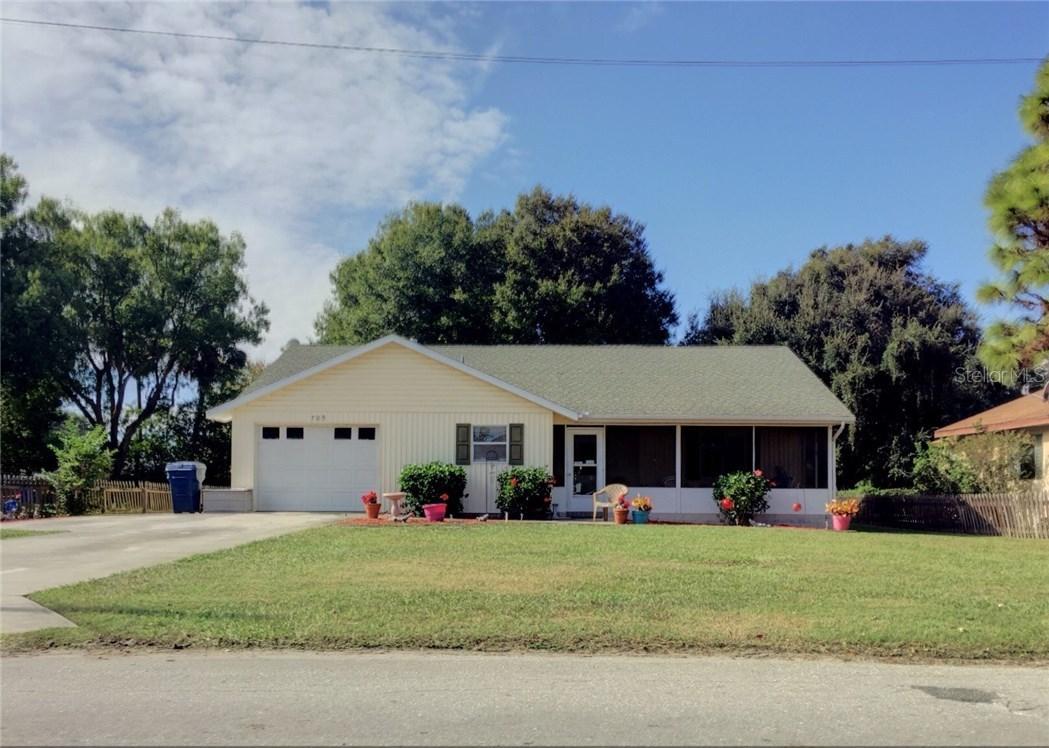 709 N Rockingham Ave., Tavares, FL 32778