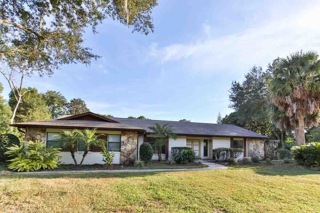 28444 Tammi Dr., Tavares, FL 32778
