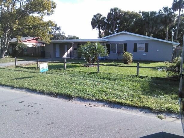 511 First St., Tavares, FL 32778