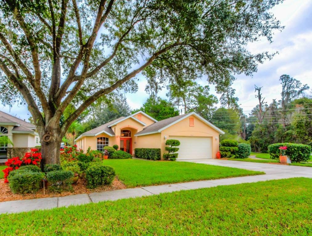 2312 Baywater Rd., Tavares, FL 32778
