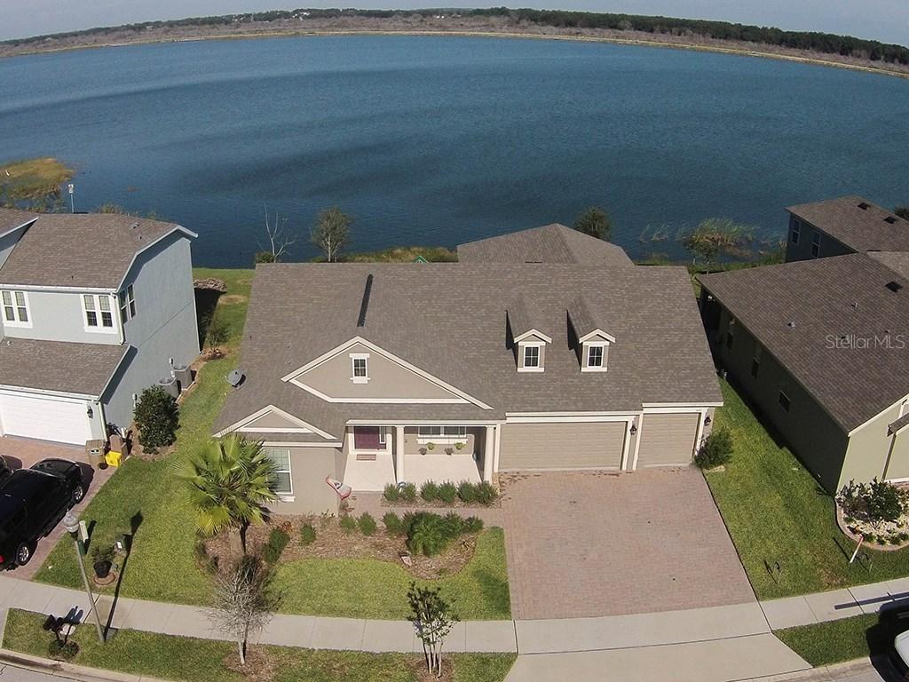 577 Blue Cypress Dr., Groveland, FL 34736