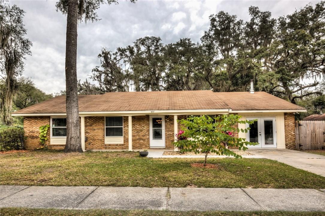 907 E 11th Ave., Mount Dora, FL 32757