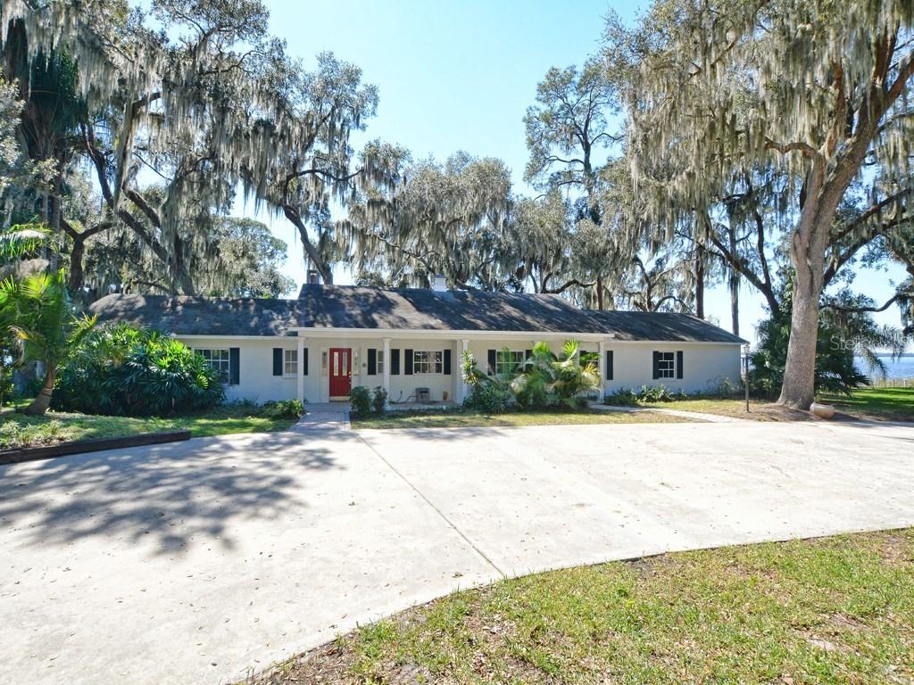 32581 Lakeshore Dr., Tavares, FL 32778