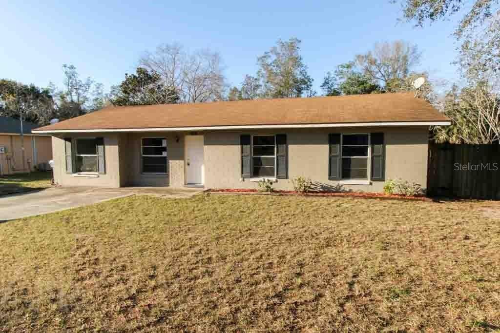 1250 Cedar Ave., Tavares, FL 32778