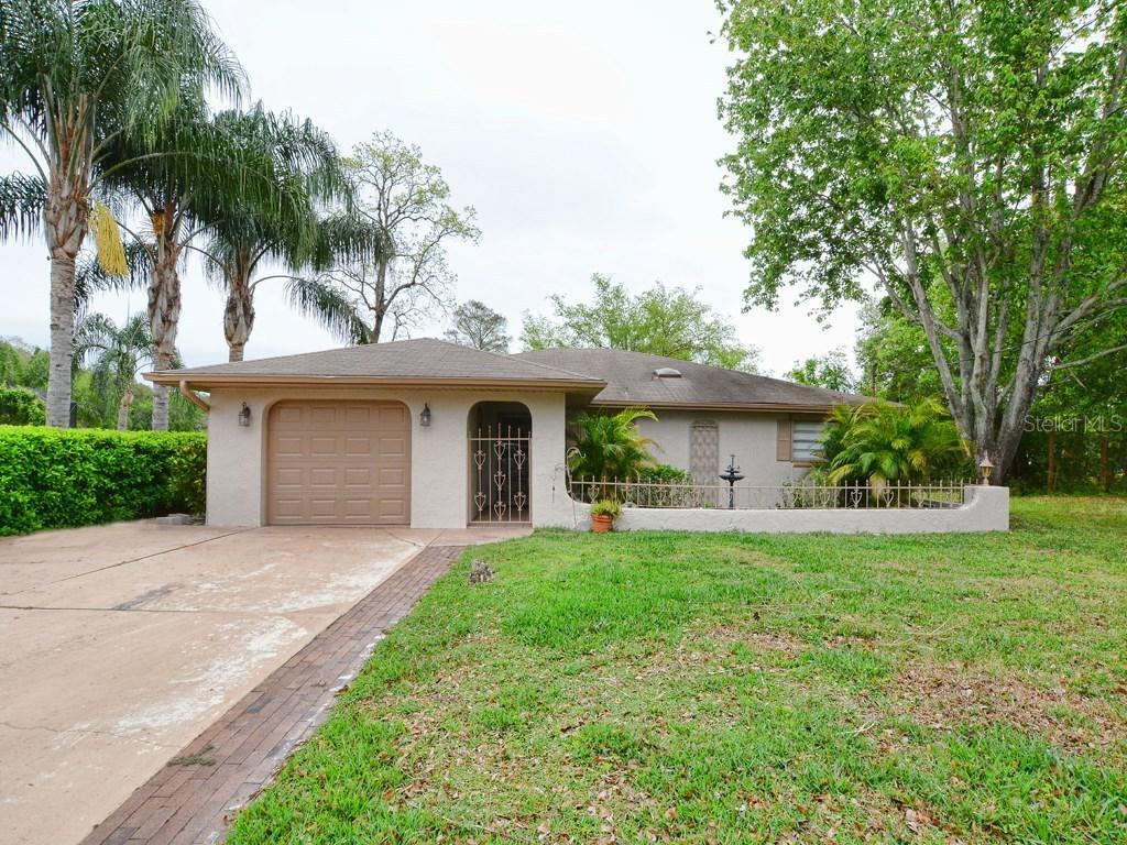 26644 Cayman Dr., Tavares, FL 32778