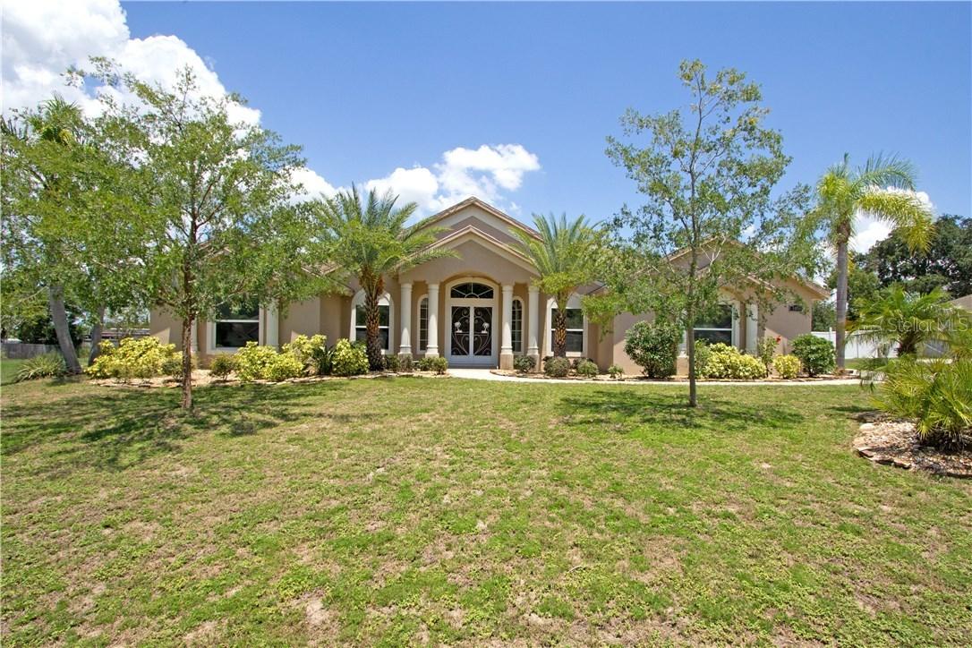 306 Waters Edge Dr., Leesburg, FL 34748