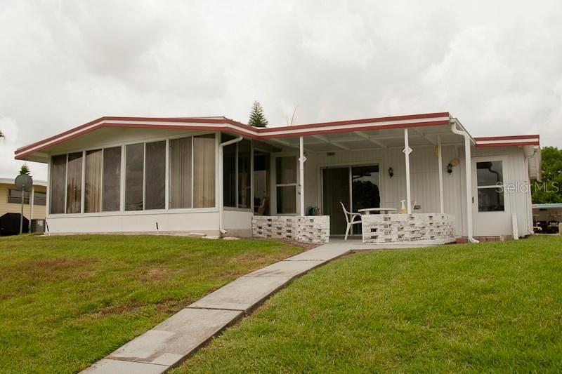 31608 Terrace Dr., Tavares, FL 32778