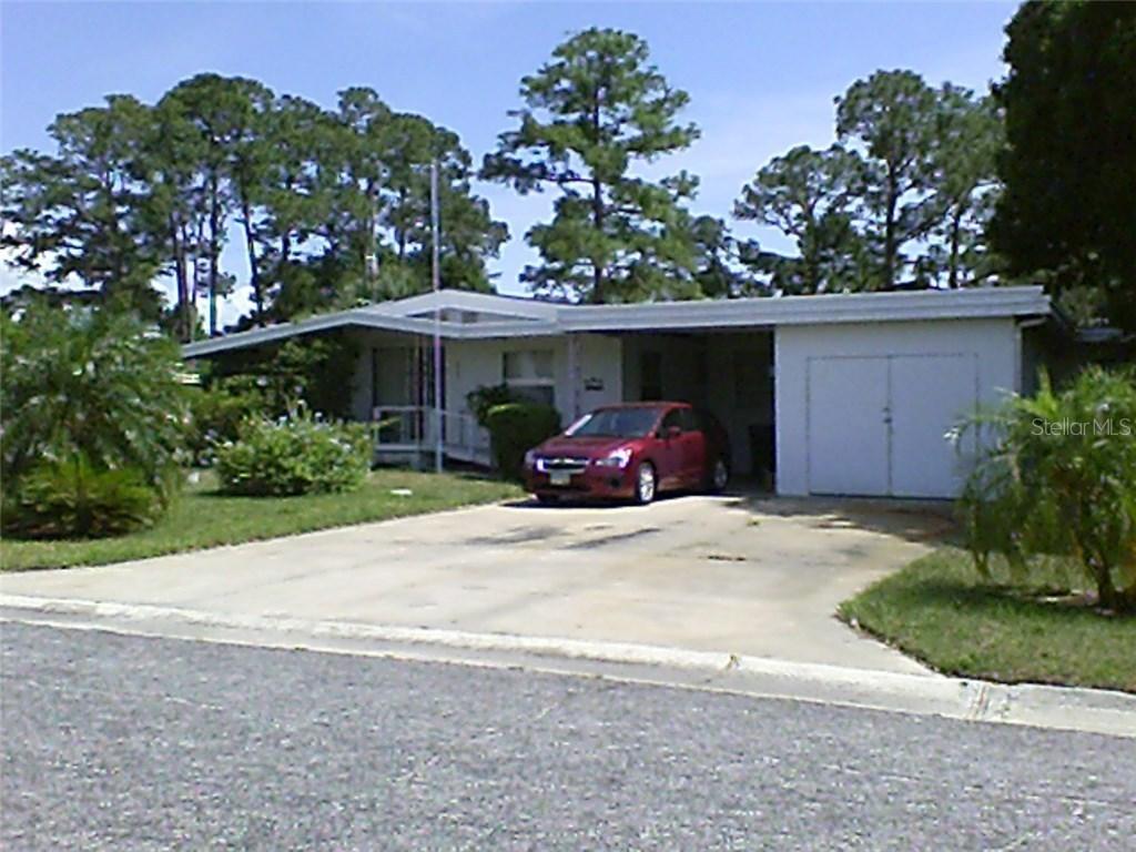 1027 Capella Dr., Tavares, FL 32778