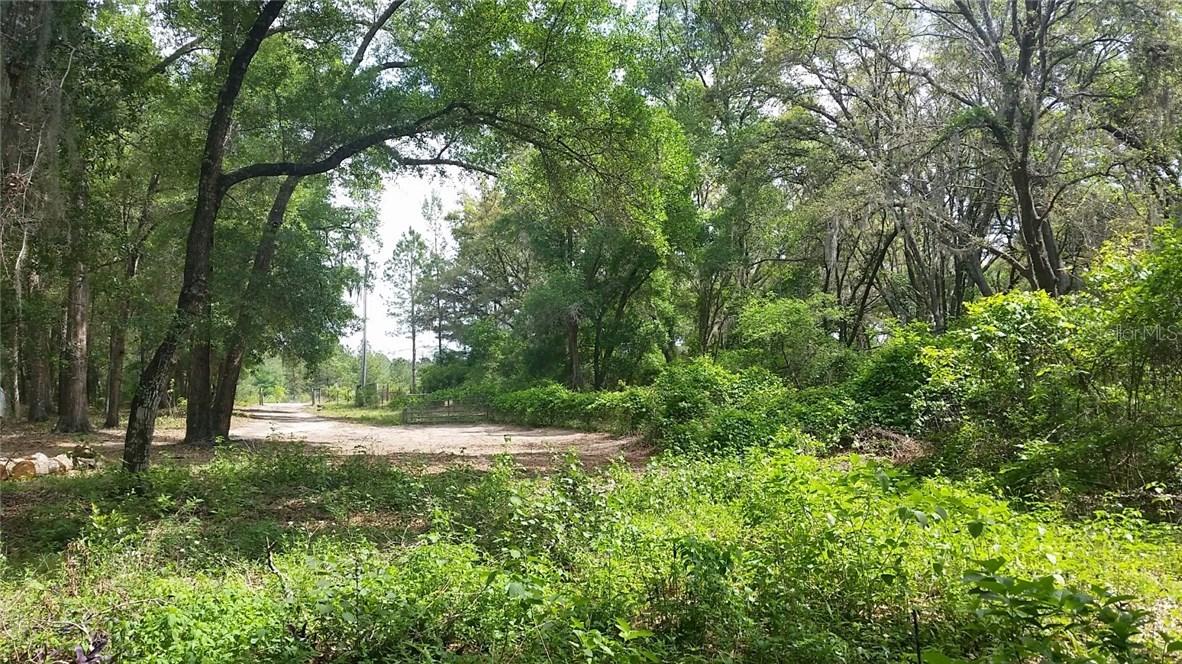 23052 Lake Seneca Rd., Eustis, FL 32736