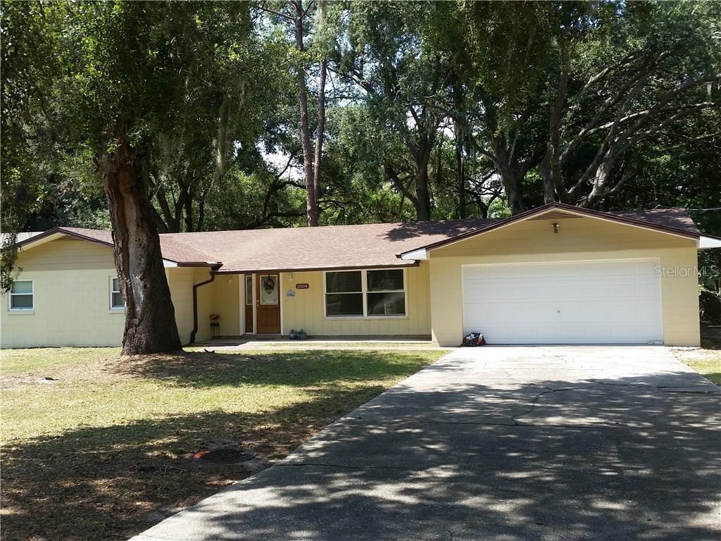 2004 Hollywood Dr., Leesburg, FL 34748