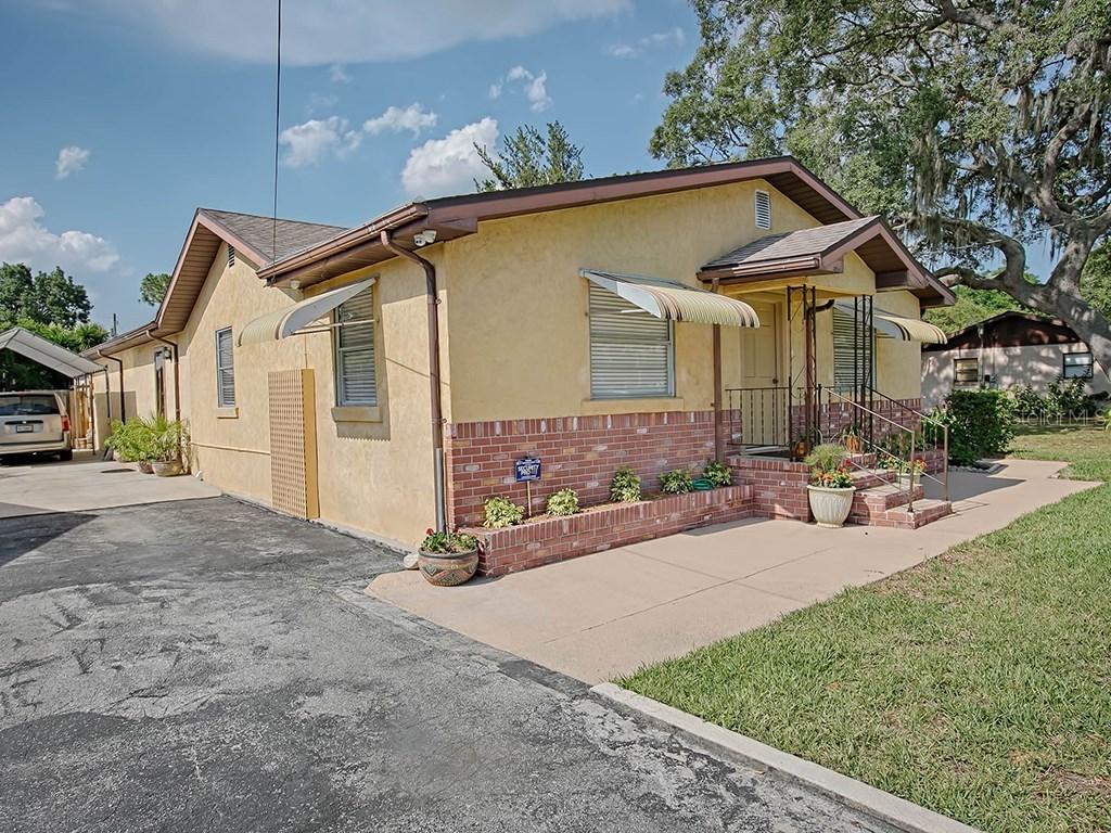 1407 Greenway Ave., Tavares, FL 32778