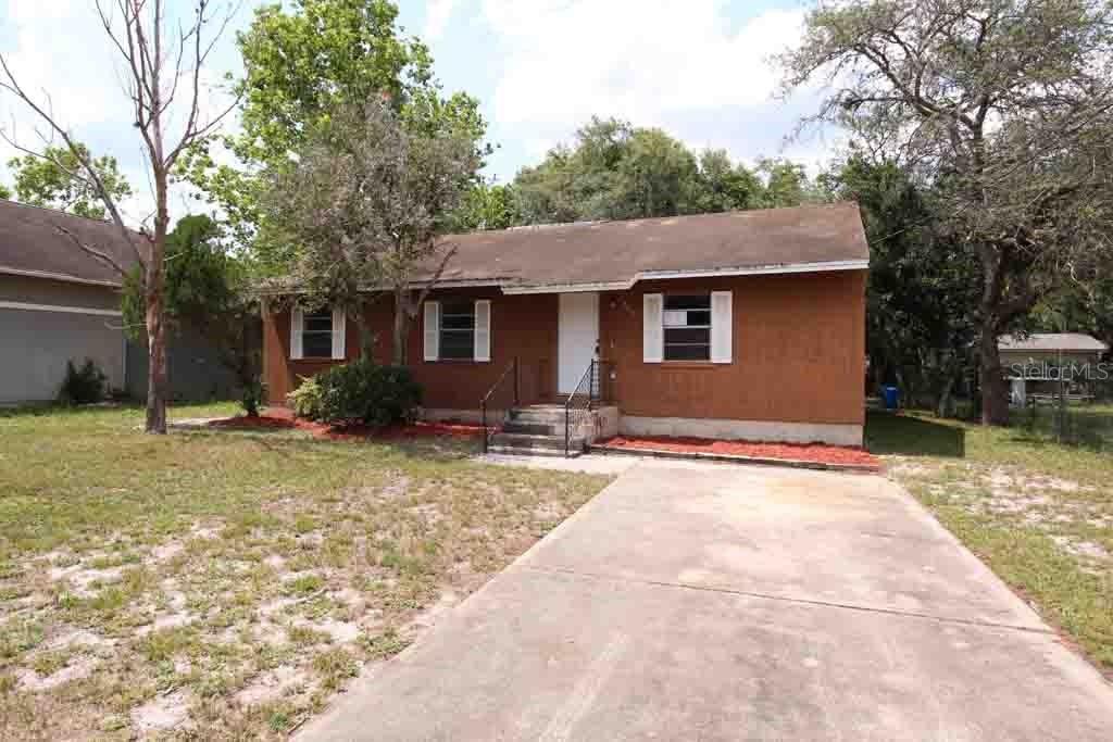 23931 Pine Dr., Sorrento, FL 32776