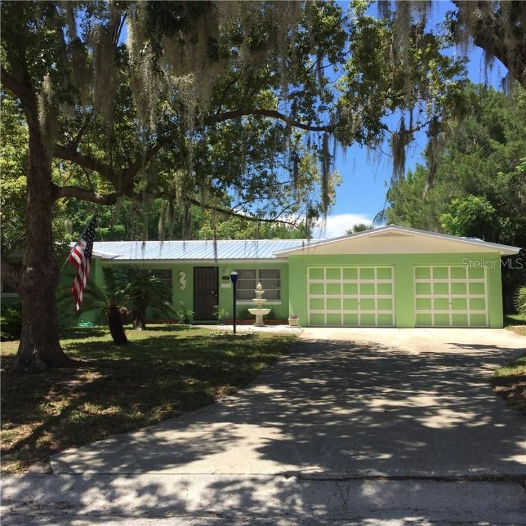 806 Madison St., Tavares, FL 32778