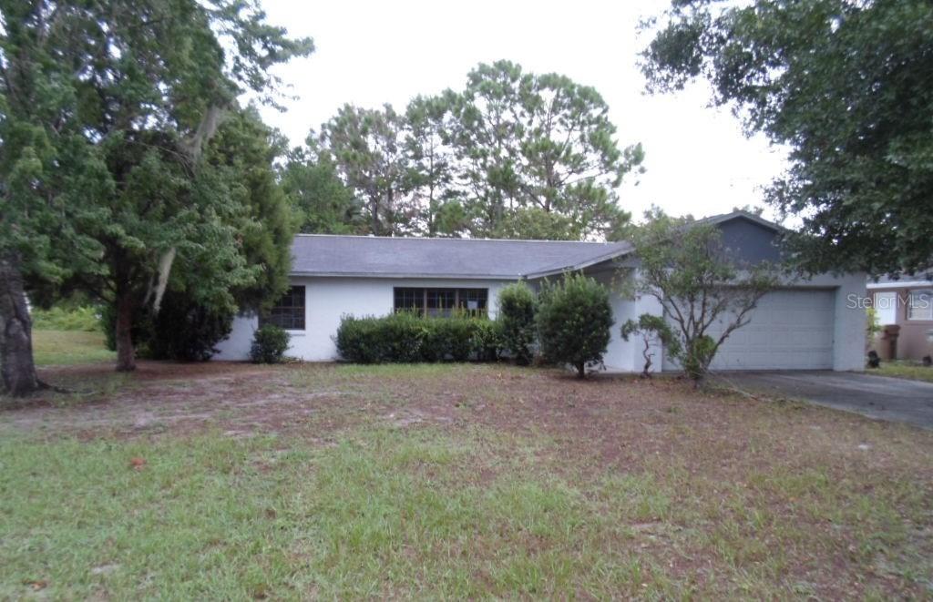 12345 Pine Island Dr., Leesburg, FL 34788