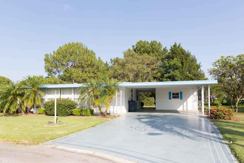 680 Dolphin Dr., Tavares, FL 32778