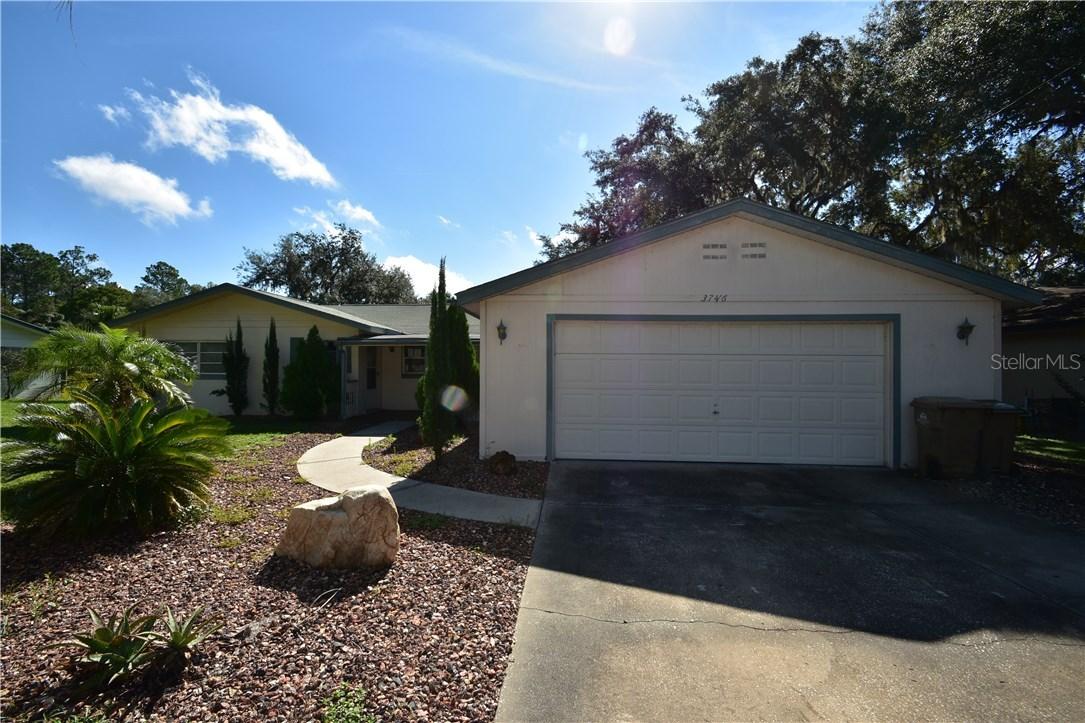 37416 Oak Ln., Umatilla, FL 32784