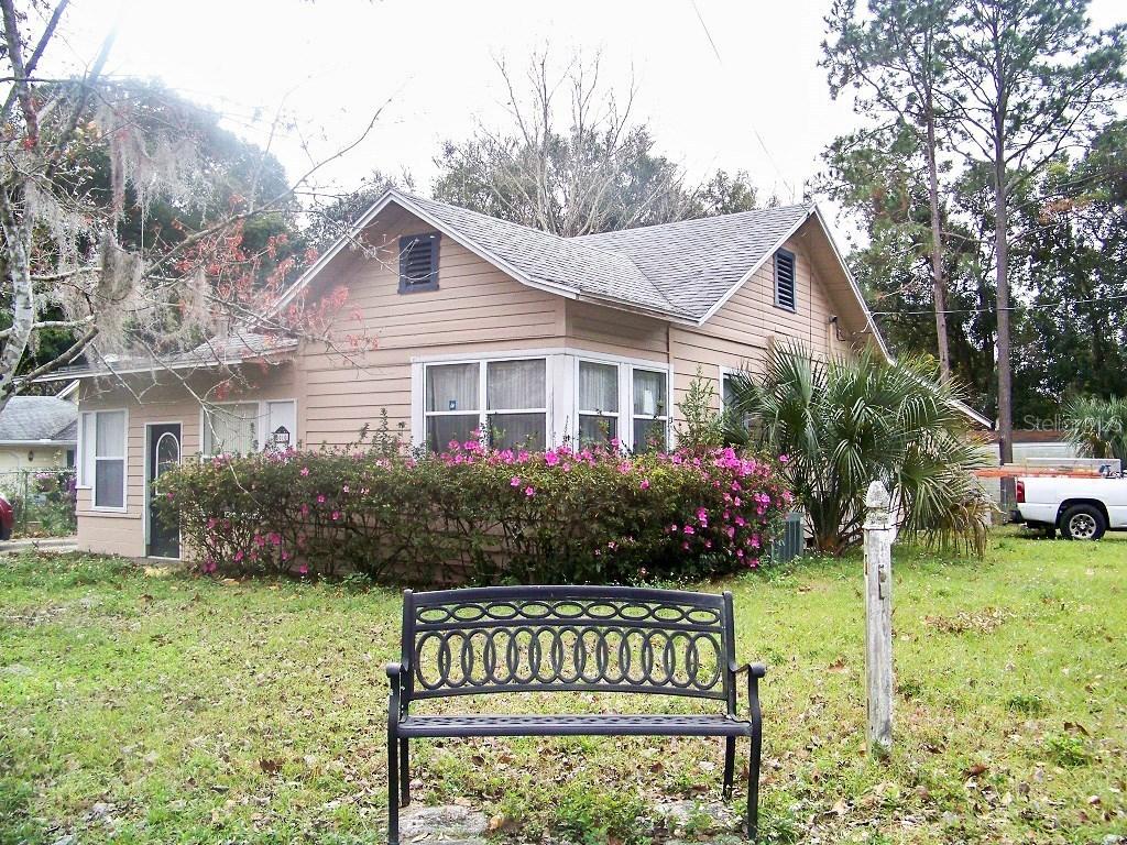 1010 E 5th Ave., Mount Dora, FL 32757