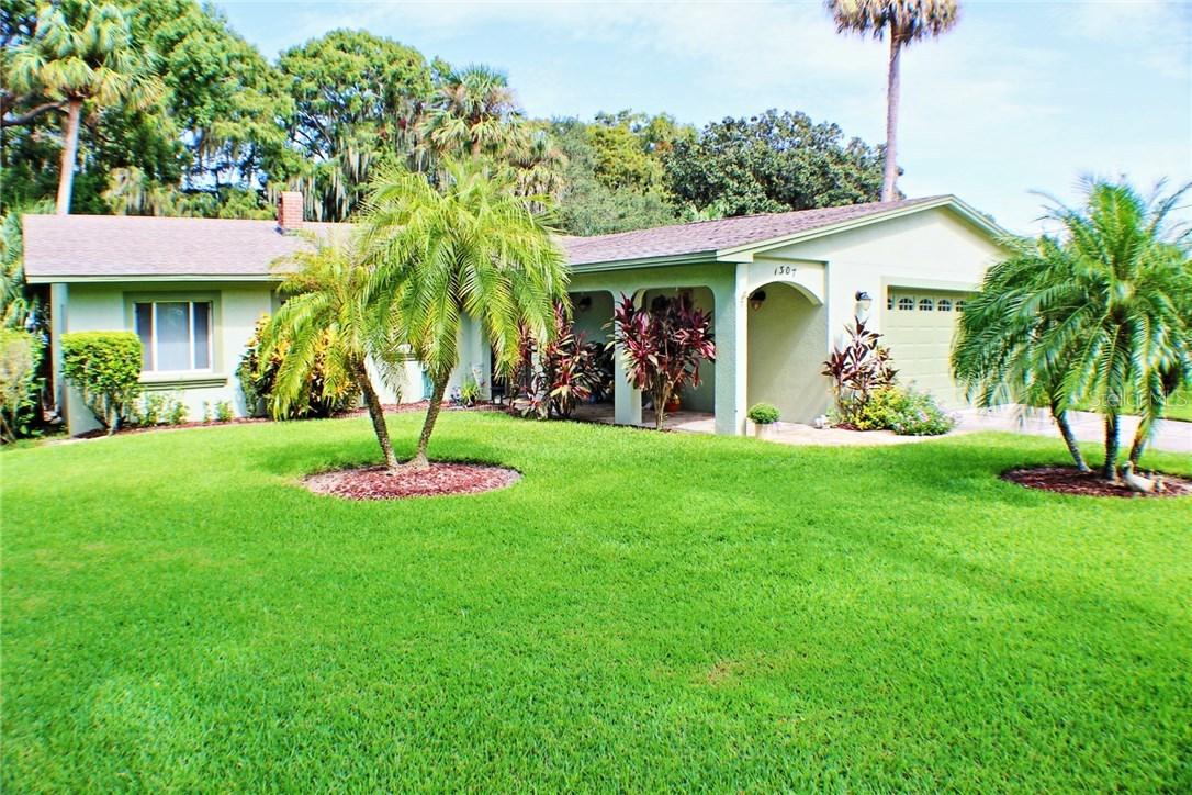 1307 Lake Shore Blvd., Tavares, FL 32778