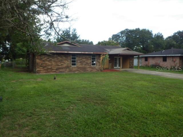 27744 Lisa Dr., Tavares, FL 32778