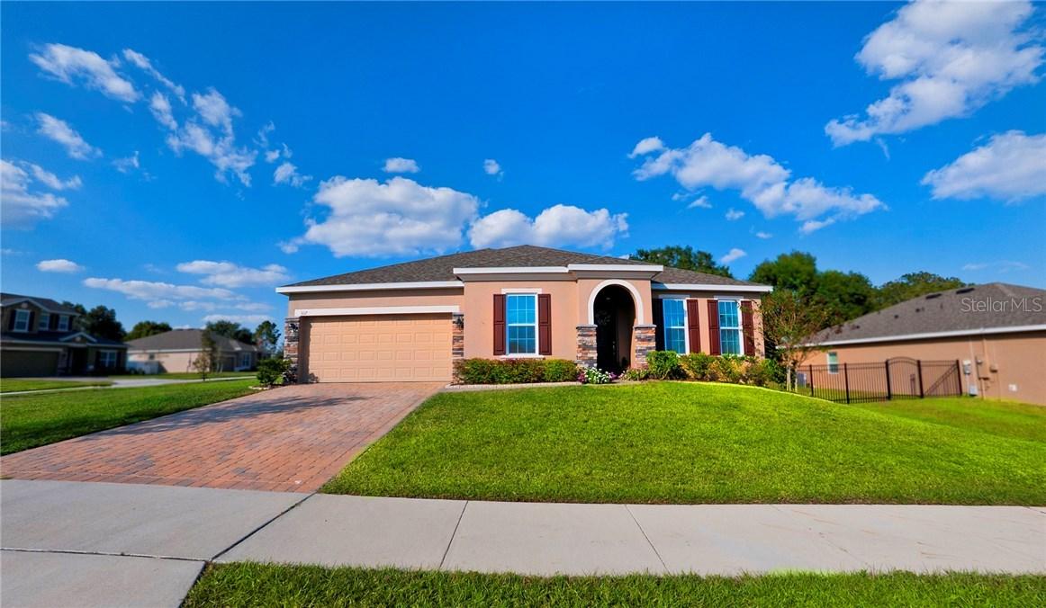 307 Lago Ln., Groveland, FL 34736