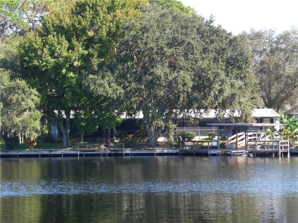 727 Landry Ln., Tavares, FL 32778