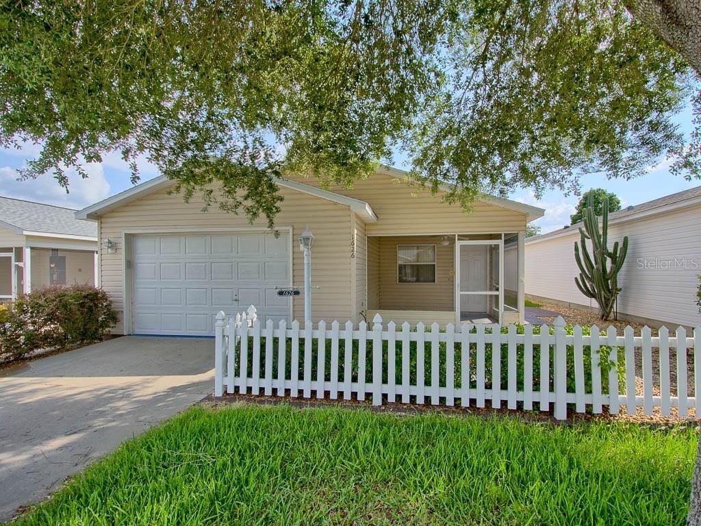 1626 Navidad St., The Villages, FL 32162