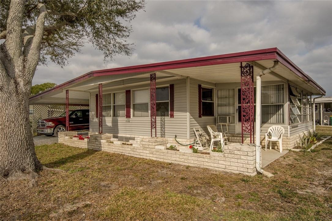 1323 Apache Cir., Tavares, FL 32778