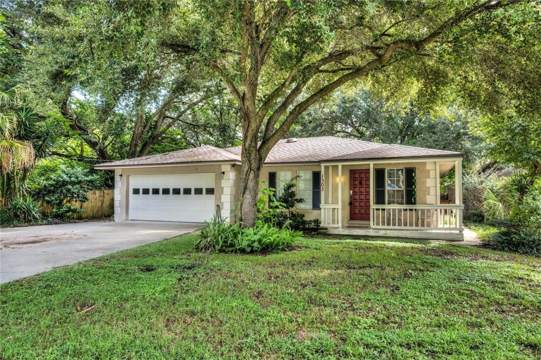 1303 E 5th Ave., Mount Dora, FL 32757