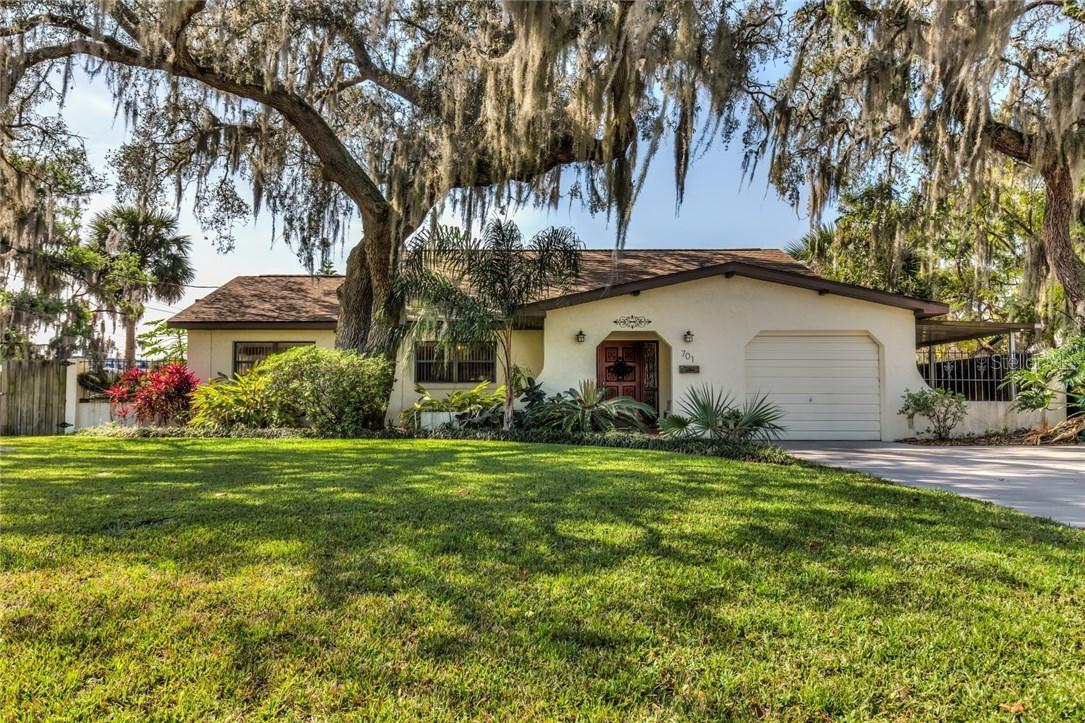 701 Madison St., Tavares, FL 32778