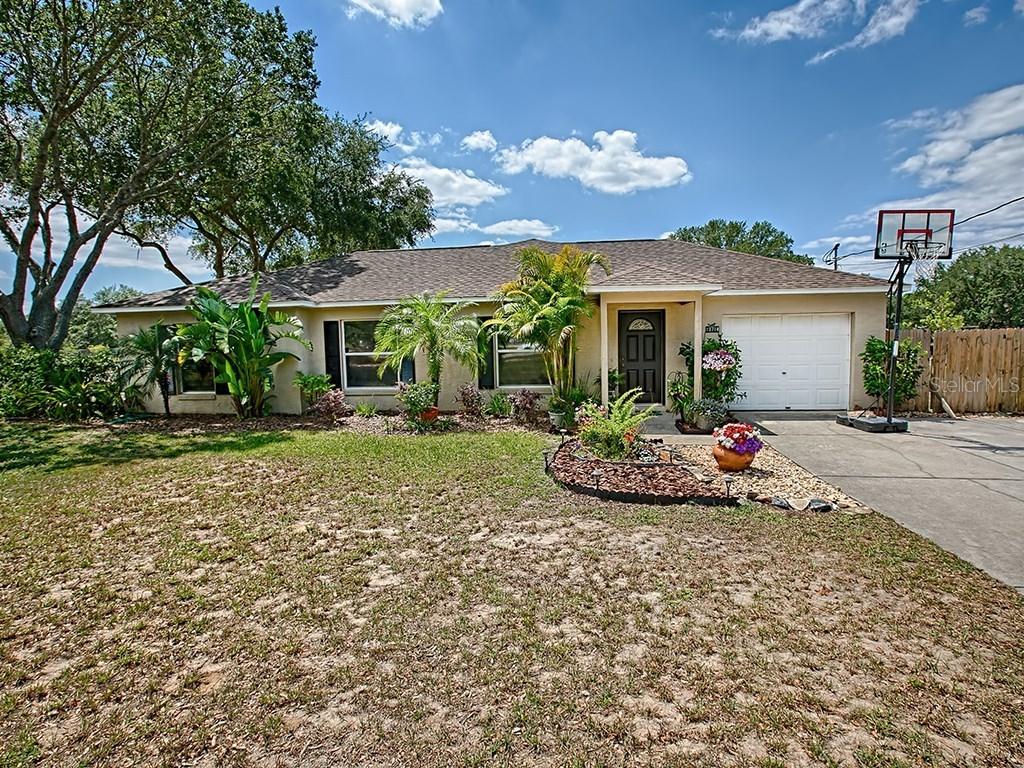 13714 Kansas Ave., Astatula, FL 34705