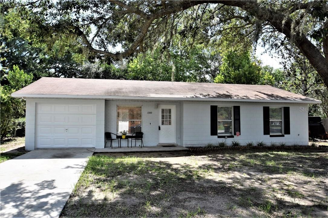 1300 Cedar Ave., Tavares, FL 32778