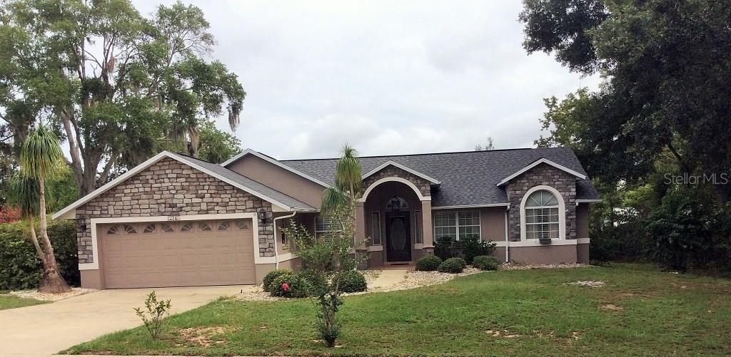 126 E Laurel Ave., Howey In The Hills, FL 34737