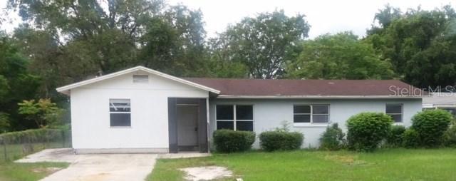 1216 Pamela St., Leesburg, FL 34748