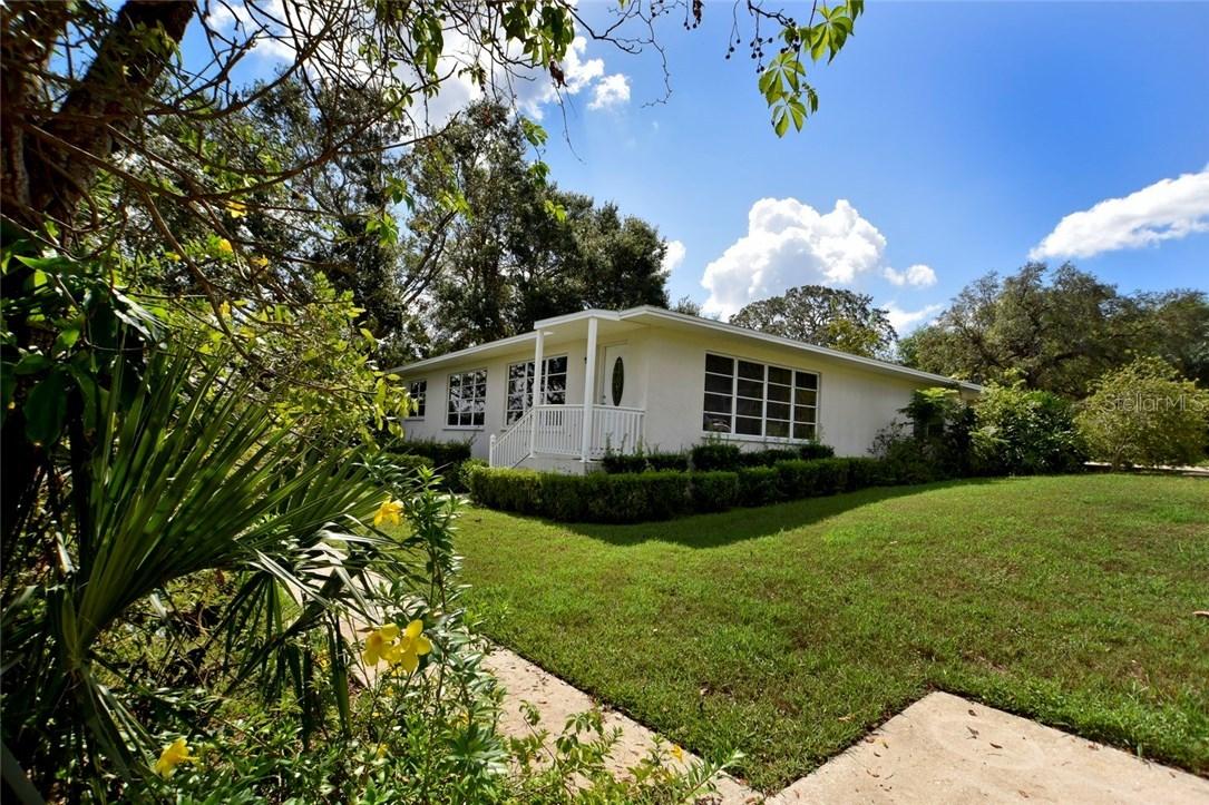 411 N Lakeshore Blvd., Howey In The Hills, FL 34737